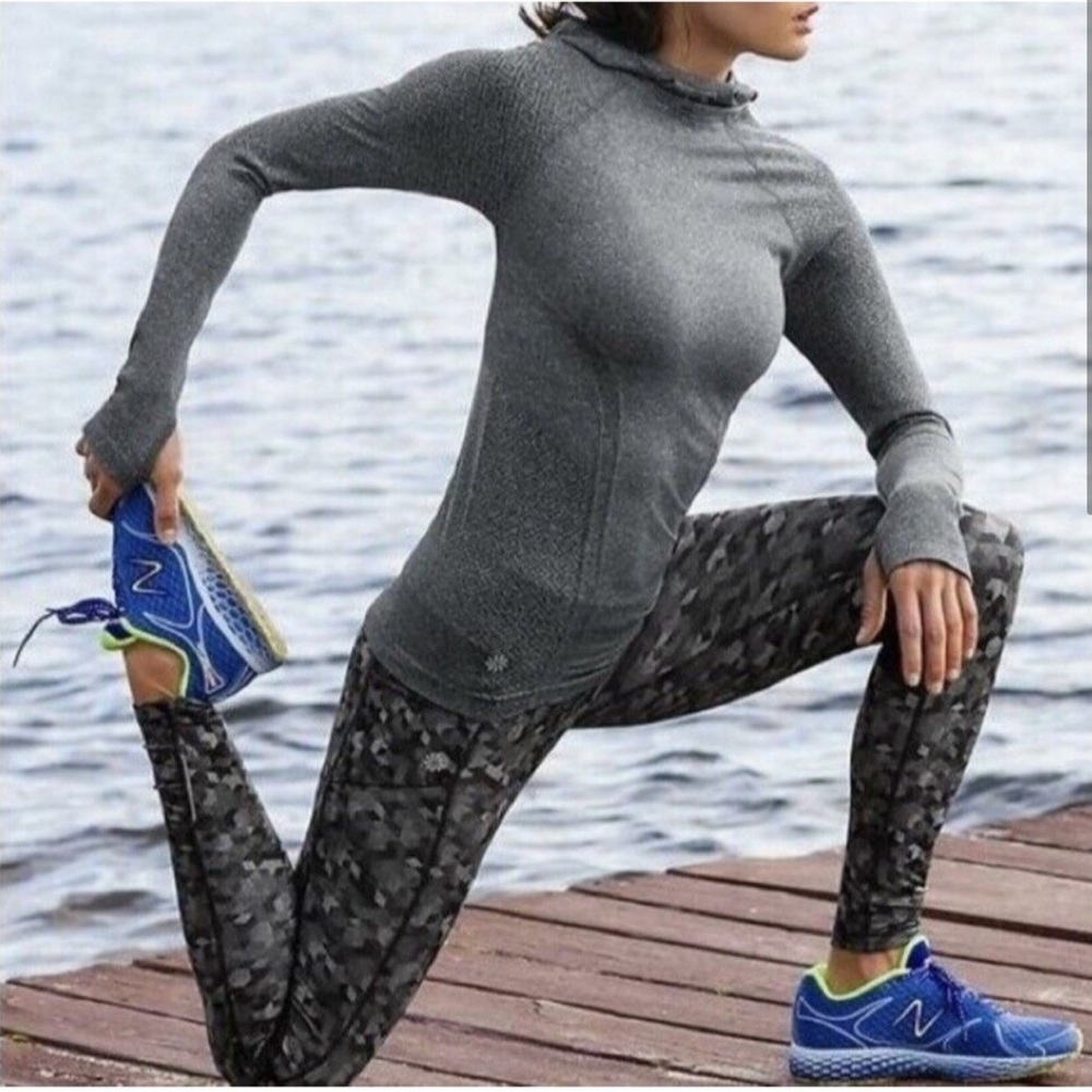 Athleta, Be Free Geometric Mesh leggings, Small